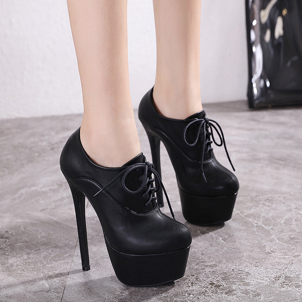 Стилни дамски боти с висок ток и връзки 