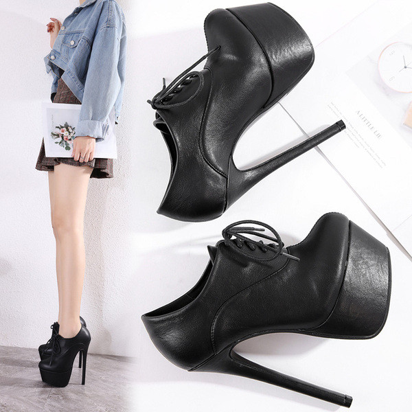 Стилни дамски боти с висок ток и връзки 