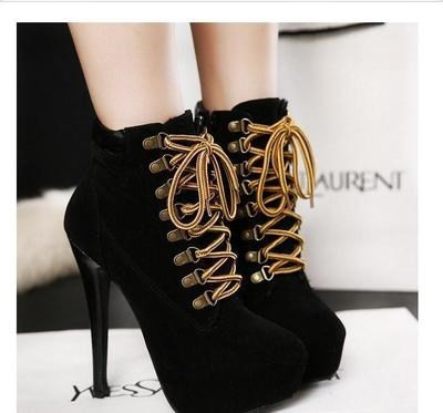 Дамски велурени боти с висок ток и цип 