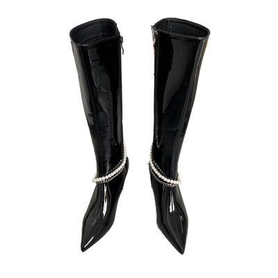 Стилни дамски лачени  ботуши с перли 