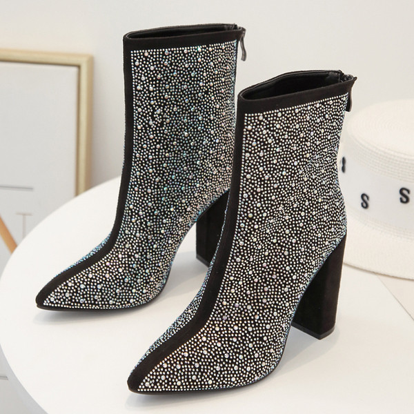 Стилни дамски боти с камъни и дебел ток