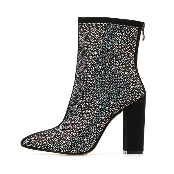 Стилни дамски боти с камъни и дебел ток