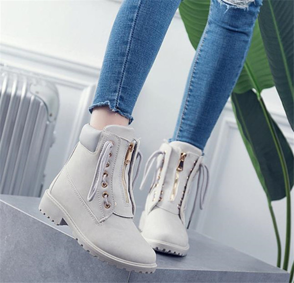 Модерни дамски боти от еко велур с връзки и цип