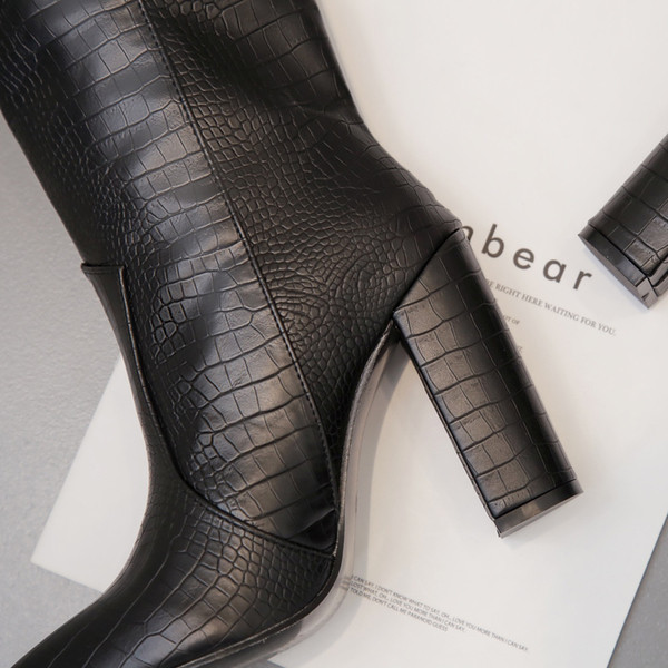 Черни дамски кожени боти с дебел ток-заострен модел