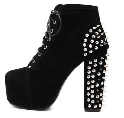 Дамски модерни боти с висок ток и метални елементи