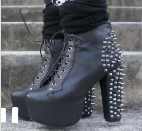 Дамски модерни боти с висок ток и метални елементи