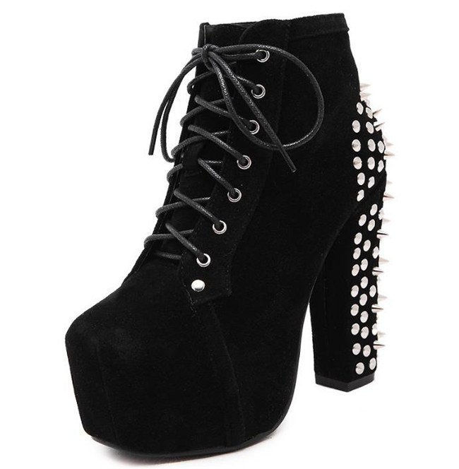 Дамски модерни боти с висок ток и метални елементи