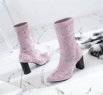 Дамски стилни боти заострен модел с дебел ток