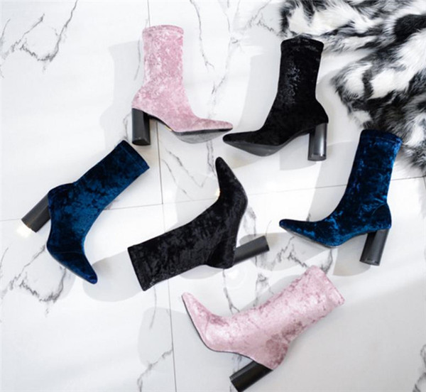 Дамски стилни боти заострен модел с дебел ток 