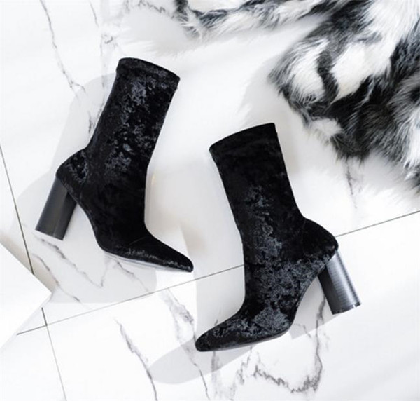 Дамски стилни боти заострен модел с дебел ток 