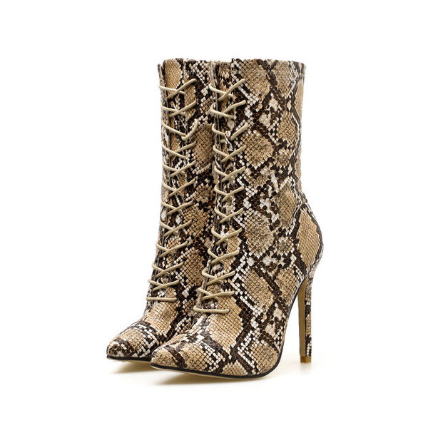 Актуални дамски боти с животински десен -заострен модел 