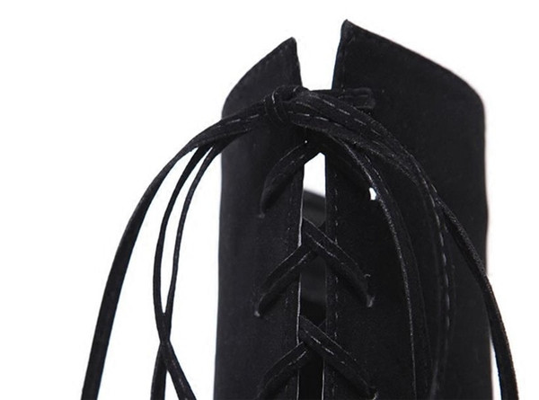 Черни дамски боти с висок ток и връзки