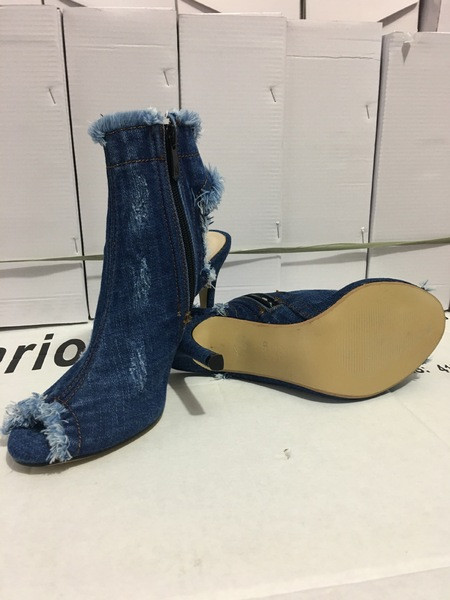 Дънкови полуотворени боти с висок 10 см ток 