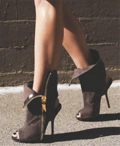 Модерни дамски боти с отворени части и цип