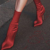 Дамски сатенени ботуши заострен модел с 11.5 см ток