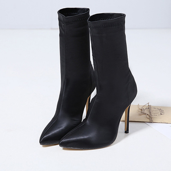 Дамски сатенени ботуши заострен модел с 11.5 см ток