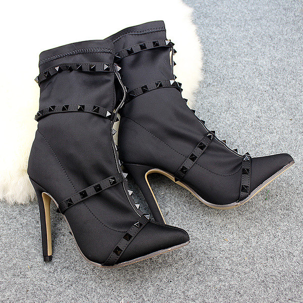 Дамски заострени боти от еко велур с метални елементи и висок ток