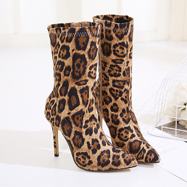 Модерни ботуши с леопардов десен и висок 11.5 см ток