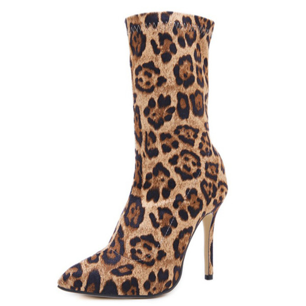 Модерни ботуши с леопардов десен и висок 11.5 см ток