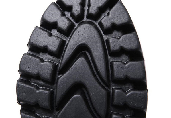 Дамски боти в черен цвят от еко велур с дебел ток