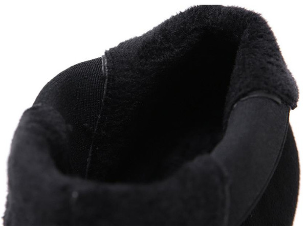 Дамски боти в черен цвят от еко велур с дебел ток