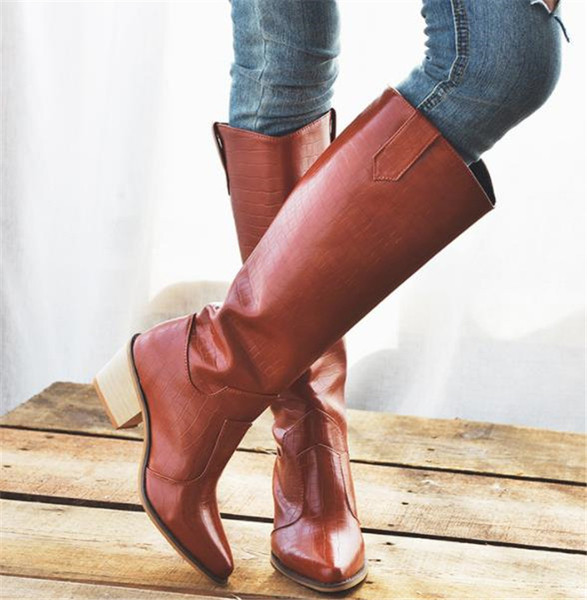 Дамски ботуши от еко кожа заострен модел с висок ток 