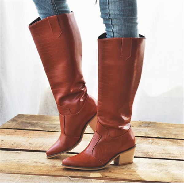 Дамски ботуши от еко кожа заострен модел с висок ток 