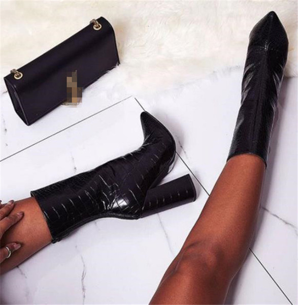 Стилни черни дамски боти с дебел ток