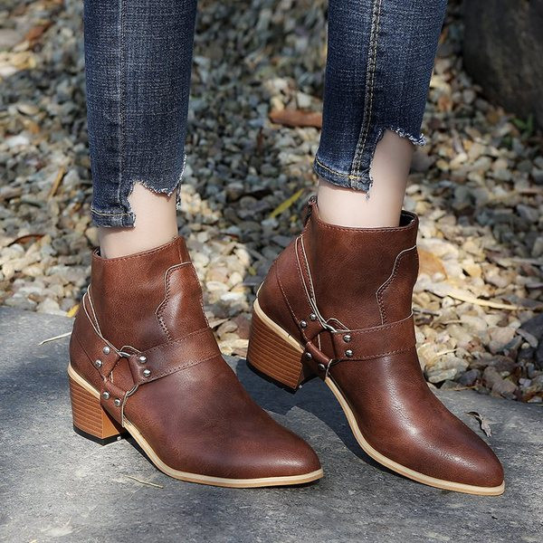 Дамски ежедневни боти - заострен модел от еко кожа