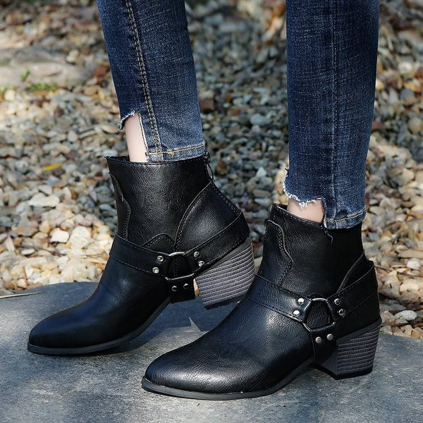 Дамски ежедневни боти - заострен модел от еко кожа