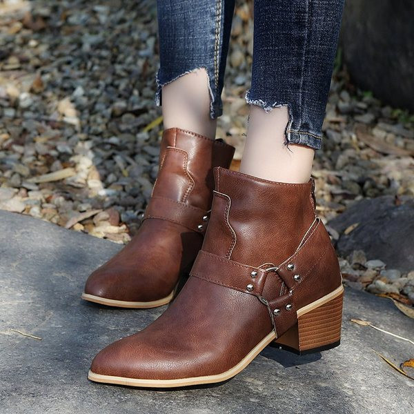 Дамски ежедневни боти - заострен модел от еко кожа