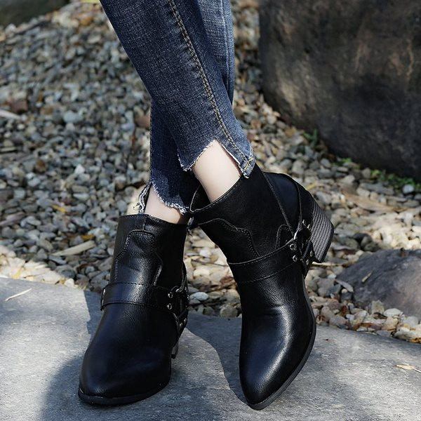 Дамски ежедневни боти - заострен модел от еко кожа