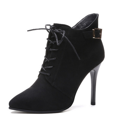 Модерни дамски боти с катарама и връзки