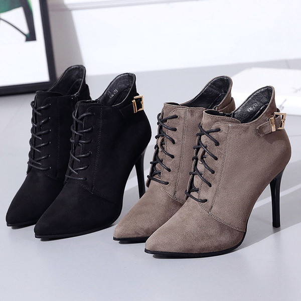 Модерни дамски боти с катарама и връзки 