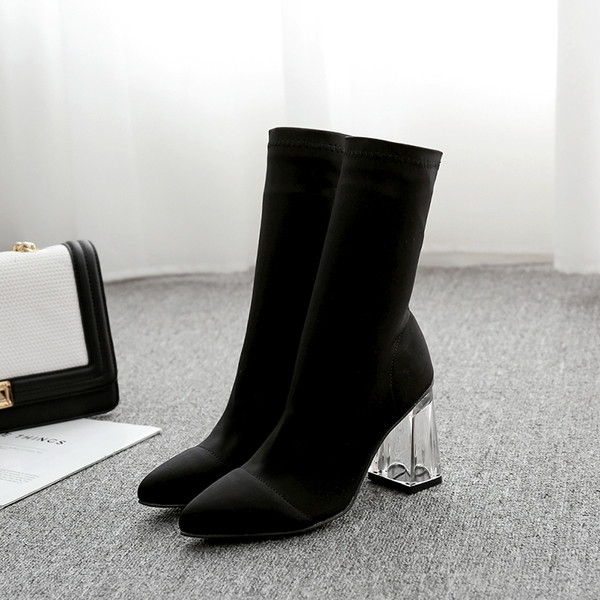 Нов модел дамски боти с дебел ток -в черен цвят