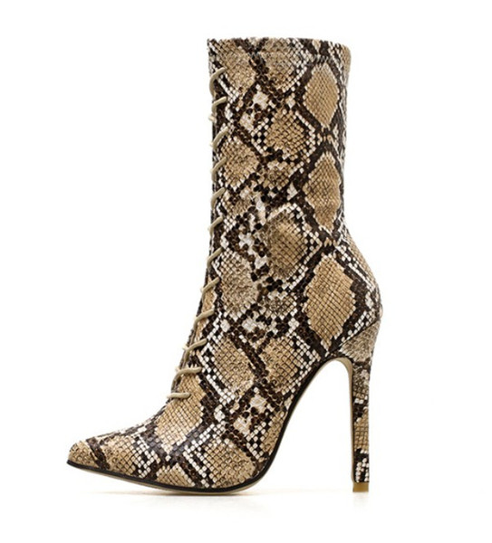 Нов модел дамски боти с висок ток и животински десен
