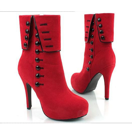 Зимни дамски боти от еко велур с копчета и висок ток