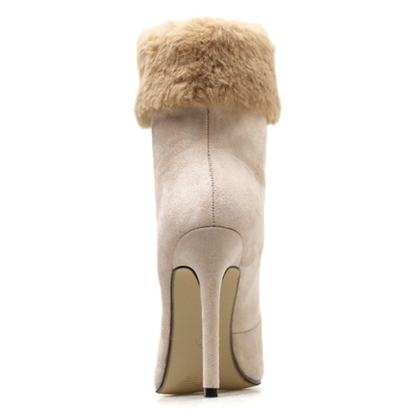 Актуални дамски боти с висок ток и пух