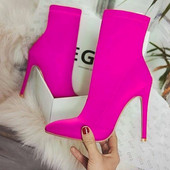 Модерни дамски ботуши заострен модел с висок ток