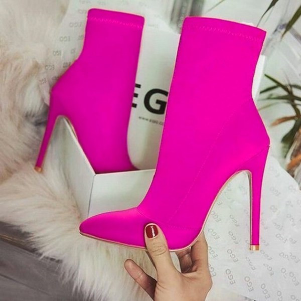 Модерни дамски ботуши заострен модел с висок ток