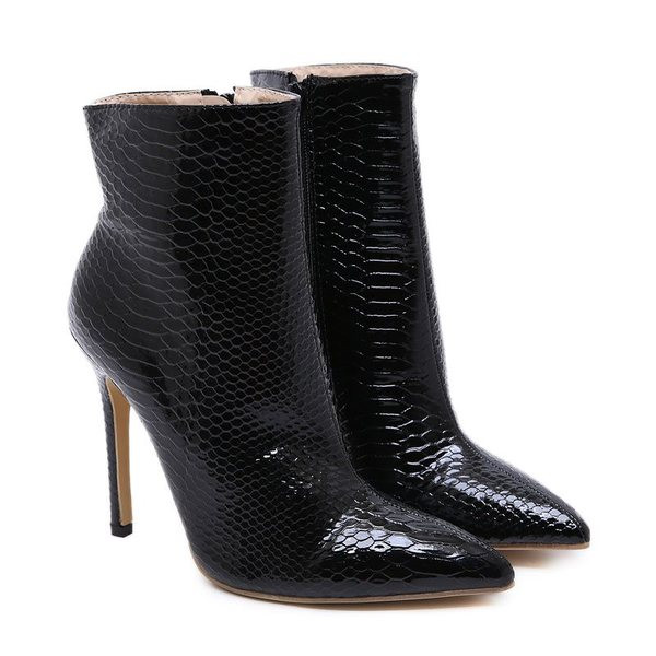 Стилни дамски боти заострен модел с 10.5 см ток 