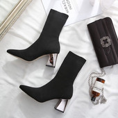 Модерни дамски боти в черен цвят с метален ток