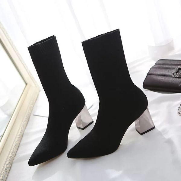 Модерни дамски боти в черен цвят с метален ток