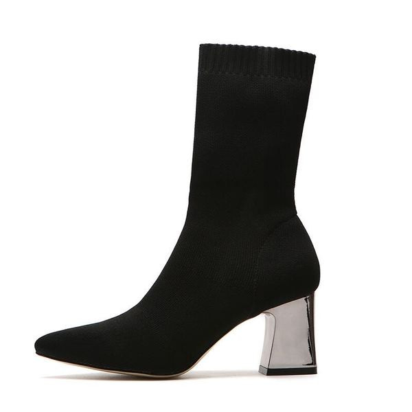 Модерни дамски боти в черен цвят с метален ток