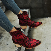 Ежедневни дамски боти заострен модел с дебел ток