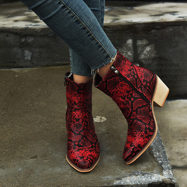 Ежедневни дамски боти заострен модел с дебел ток