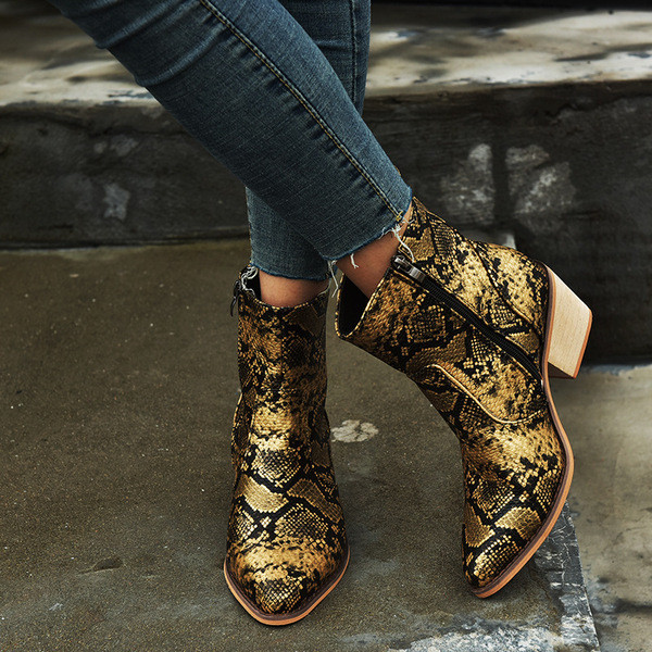 Ежедневни дамски боти заострен модел с дебел ток