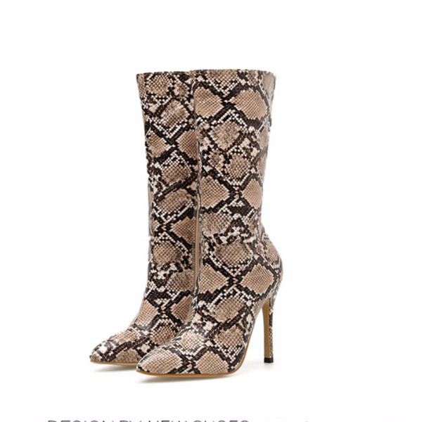 Дамски ботуши с животински десен и висок ток