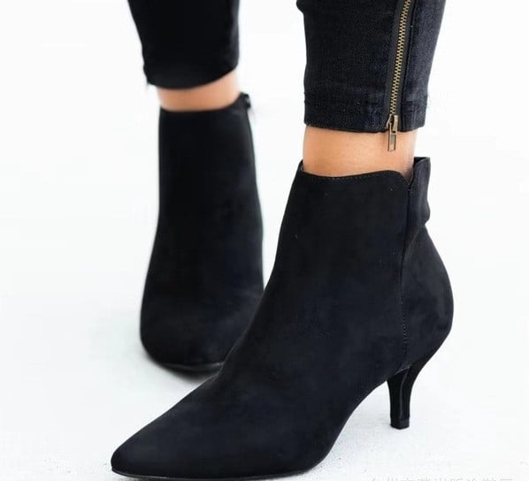 Модерни дамски боти с животински десен 