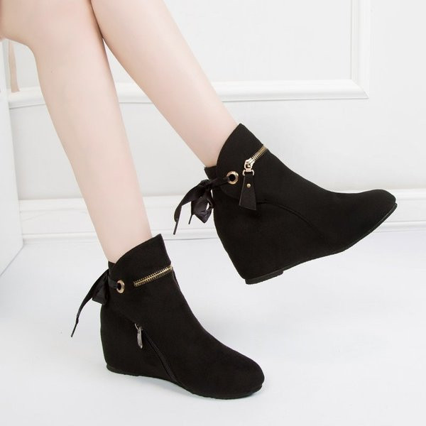 Велурени дамски боти с вътрешна платформа 